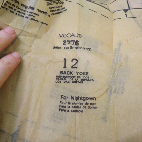 McCall's 2776 sewing pattern EASY Robe, nightgown Small Petite - Picture 10 of 10
